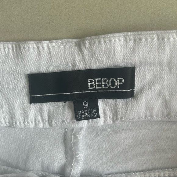BeBop Women's Stretch White Shorts. Size 9 - Picture 5 of 9